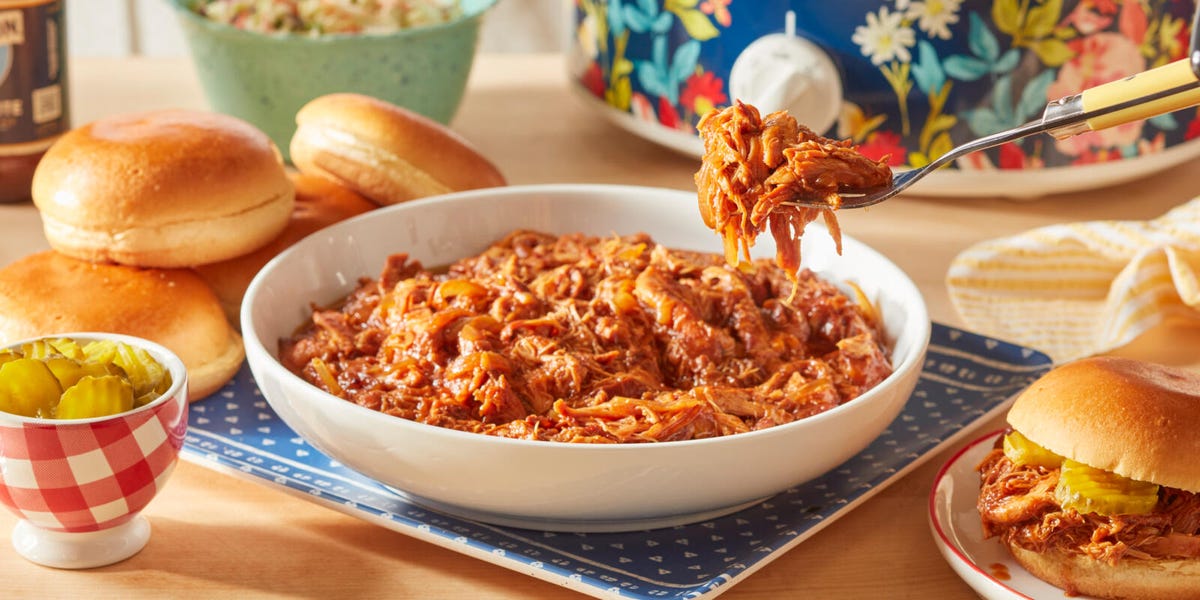 Juicy Slow Cooker BBQ Chicken: Perfect for Breasts, Thighs & Legs